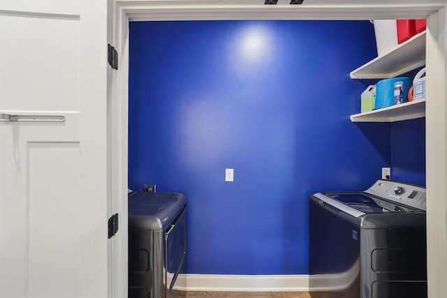 washroom featuring baseboards, laundry area, and independent washer and dryer