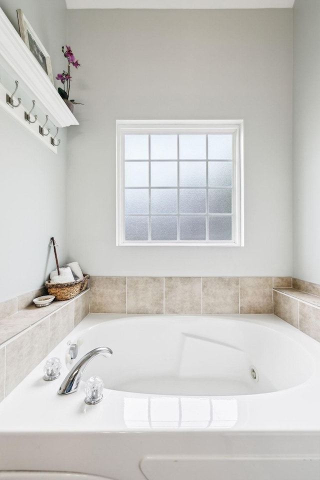 141 Fieldcrest Cir, Hendersonville, TN 37075 - full bath featuring a bath