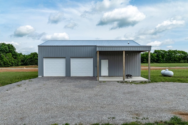 1317 Halls Mill Rd, Unionville, TN 37180 - detached garage with driveway