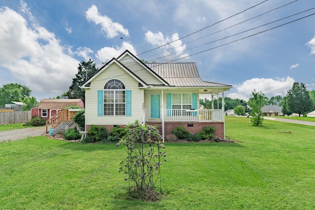 view of front of property featuring a front lawn, fence, crawl space, a porch, and driveway