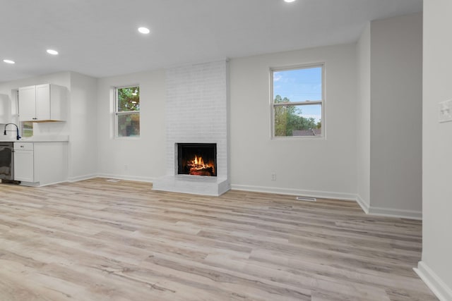 846 Forrest Glen Dr, Old Hickory, TN 37138 - unfurnished living room with recessed lighting, baseboards, a fireplace, and light wood-type flooring