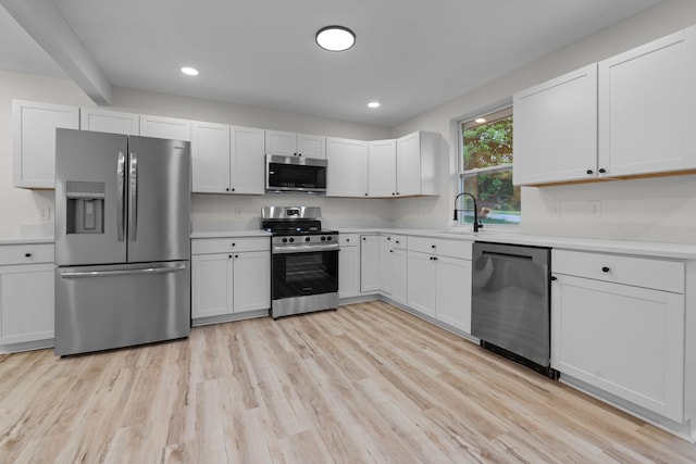 846 Forrest Glen Dr, Old Hickory, TN 37138 - kitchen featuring light countertops, stainless steel appliances, a sink, and light wood-style floors