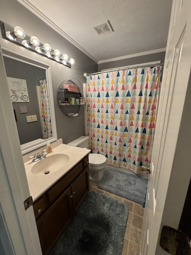 full bath with vanity, toilet, a shower with shower curtain, visible vents, and ornamental molding