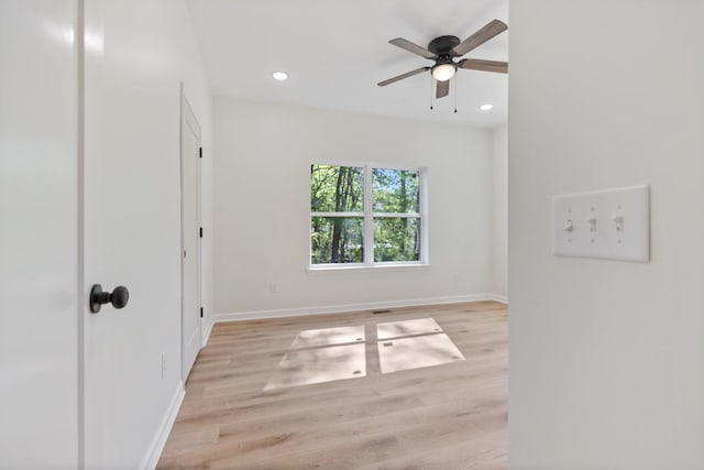 spare room featuring light wood-style floors, baseboards, ceiling fan, and recessed lighting