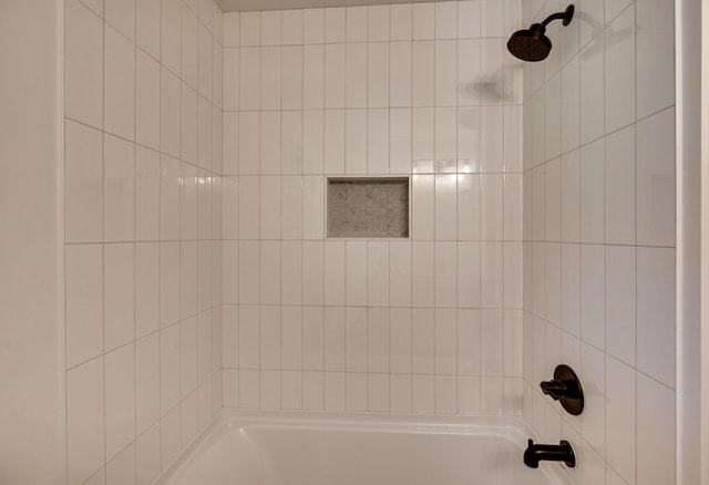 bathroom with tub / shower combination