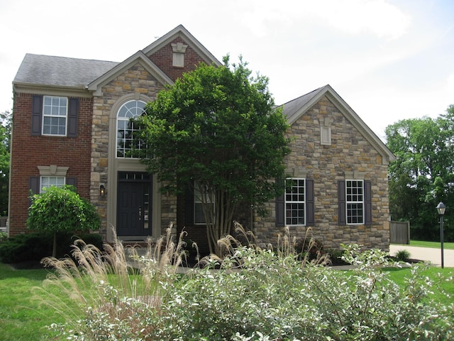 view of front facade with stone siding