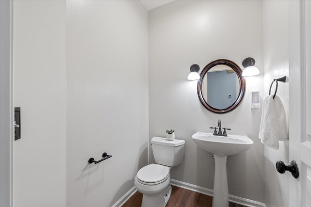 1069 Fitzpatrick Rd, Nashville, TN 37214 - half bath featuring wood finished floors, toilet, and baseboards