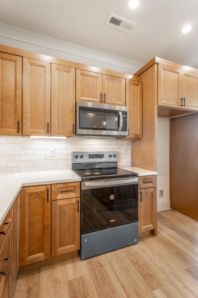 492 Willow Grove Ct Unit 60, Ringgold, GA 30736 - kitchen with light countertops, light wood-style flooring, stainless steel appliances, backsplash, and visible vents