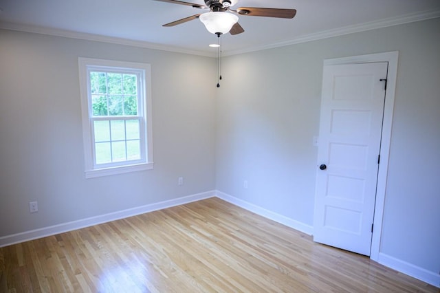 empty room featuring crown molding, light wood-style floors, baseboards, and ceiling fan