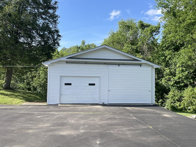 view of detached garage