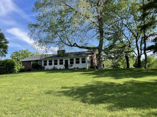 view of front of property with a front yard