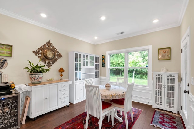 dining area with recessed lighting, wainscoting, visible vents, crown molding, and dark wood-style floors