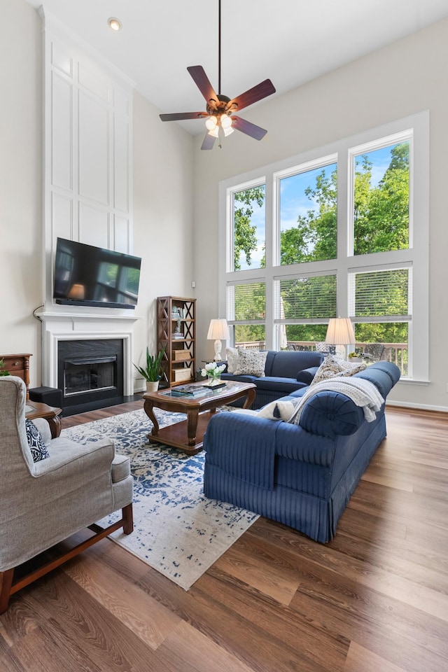 9404 Dove Field Ct, Brentwood, TN 37027 - living area with a fireplace with flush hearth, a wealth of natural light, wood finished floors, and ceiling fan