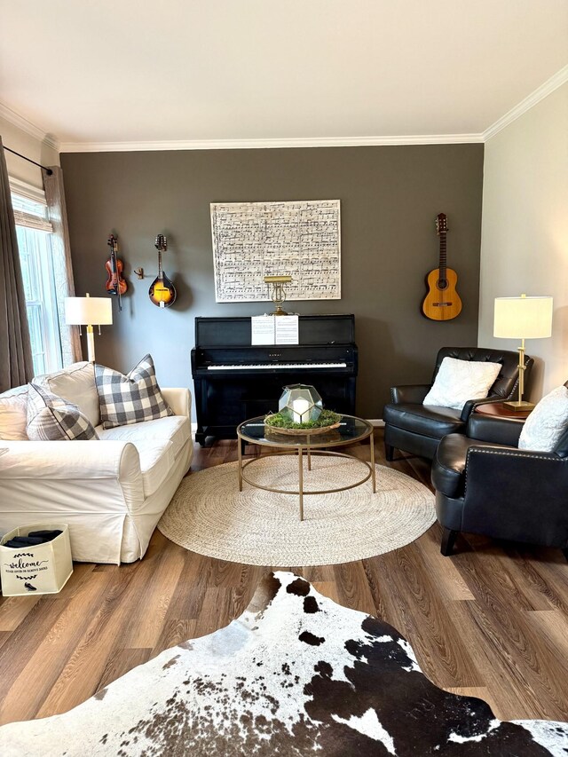 9404 Dove Field Ct, Brentwood, TN 37027 - living area featuring wood finished floors and ornamental molding