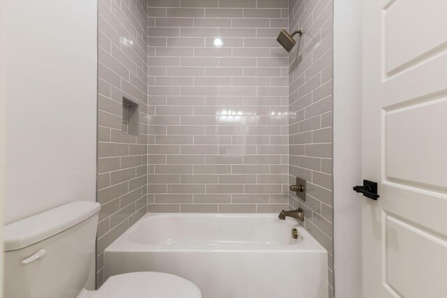 bathroom featuring toilet and washtub / shower combination