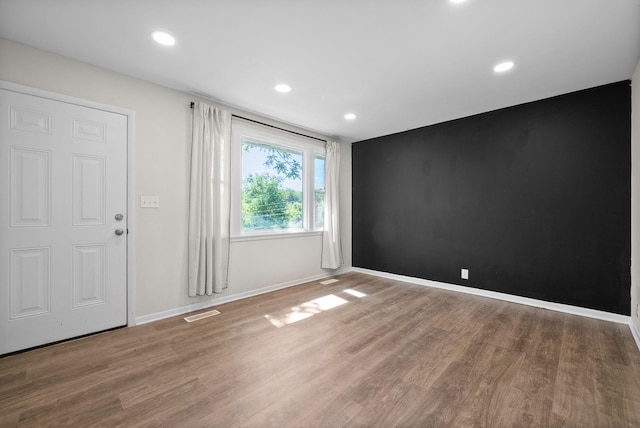 1872 River Rd, Clarksville, TN 37040 - unfurnished room with wood finished floors, baseboards, and recessed lighting