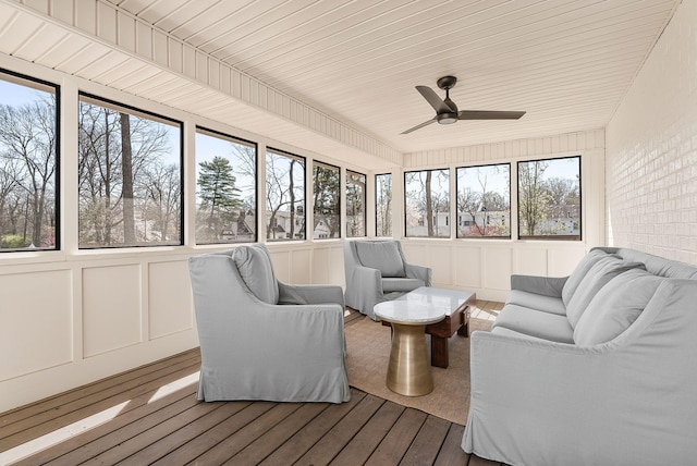 sunroom / solarium with outdoor lounge area and a ceiling fan