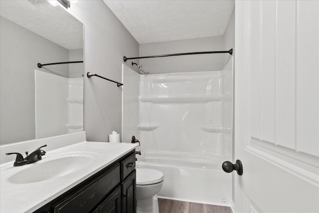 125 Southview Dr, Lewisburg, TN 37091 - bathroom featuring shower / bathing tub combination, toilet, wood finished floors, vanity, and a textured ceiling