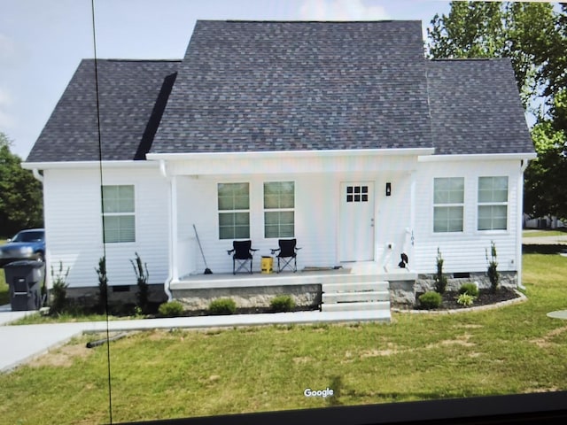 view of front of home featuring a front lawn, a shingled roof, covered porch, and crawl space