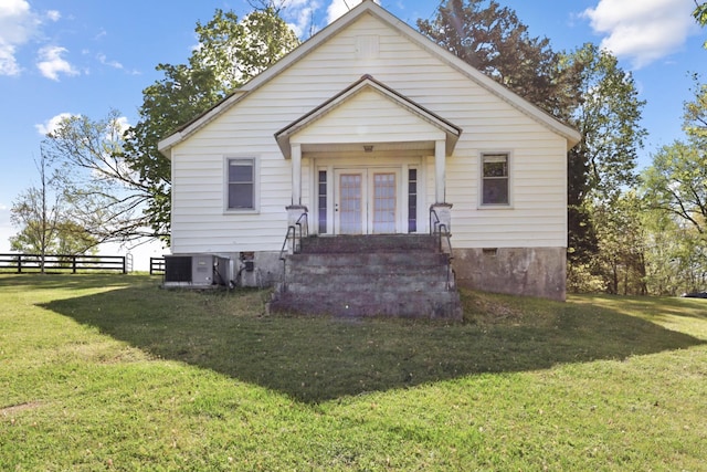 448 Dean Acre Ln, Liberty, TN 37095 - view of front of property featuring central air condition unit, a front yard, fence, and crawl space