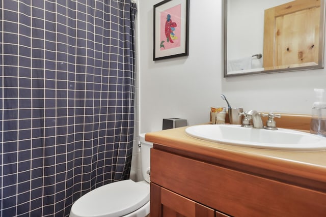 448 Dean Acre Ln, Liberty, TN 37095 - full bath with toilet, curtained shower, and vanity