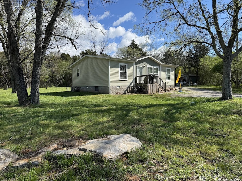 view of front of home featuring a front yard and crawl space