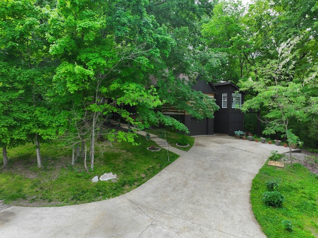 460 Seven Springs Rd, Clarksville, TN 37043 - exterior space with concrete driveway