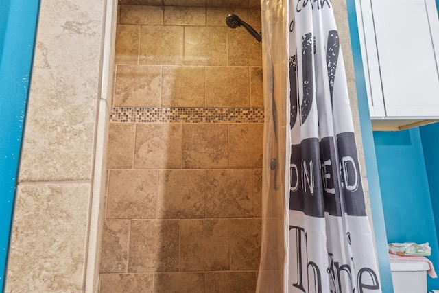 full bath with a shower with curtain and toilet
