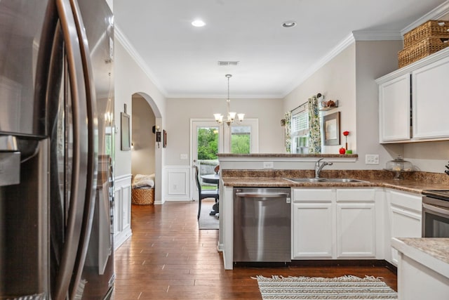 5002 Fox Run S, Spring Hill, TN 37174 - kitchen with a sink, a peninsula, crown molding, a chandelier, and appliances with stainless steel finishes