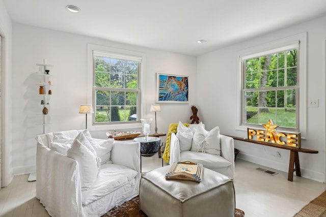 living area featuring visible vents, baseboards, and recessed lighting