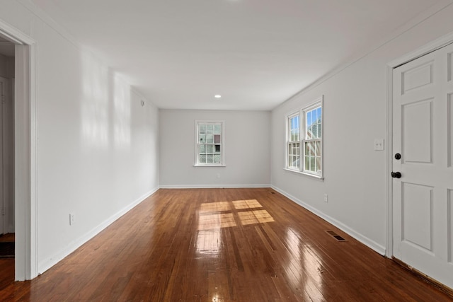 interior space featuring visible vents, baseboards, hardwood / wood-style floors, and recessed lighting