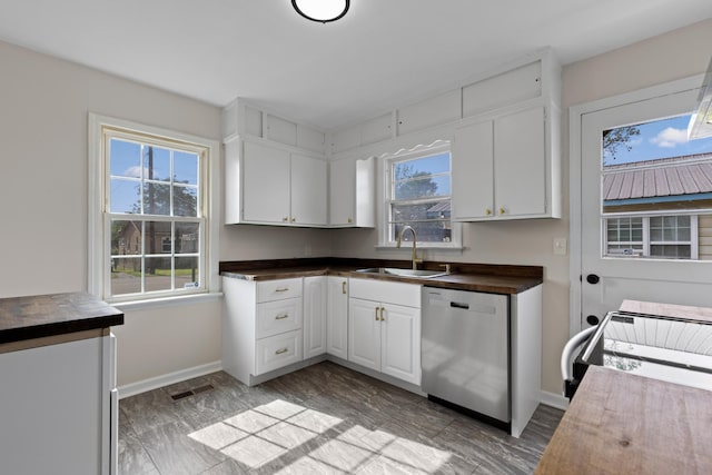 kitchen with dishwasher, plenty of natural light, visible vents, and a sink