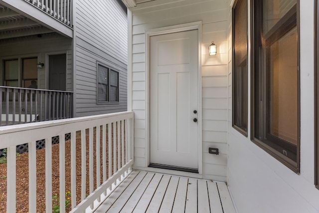 entrance to property featuring a balcony
