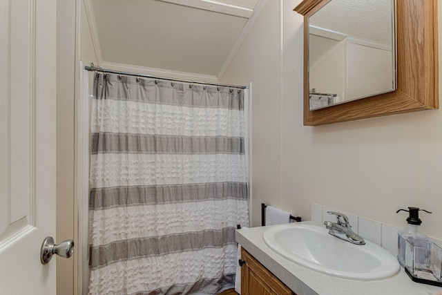 full bath featuring a shower with shower curtain, vanity, and ornamental molding