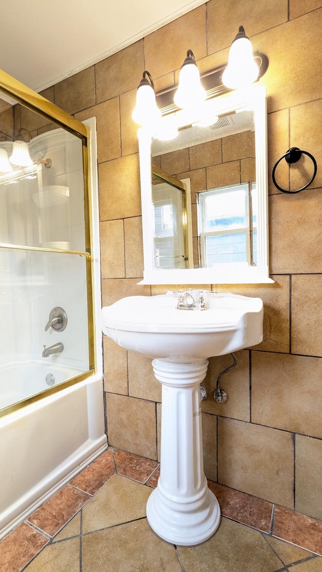 624 W Eastland St, Gallatin, TN 37066 - full bath featuring shower / bath combination with glass door and tile patterned flooring