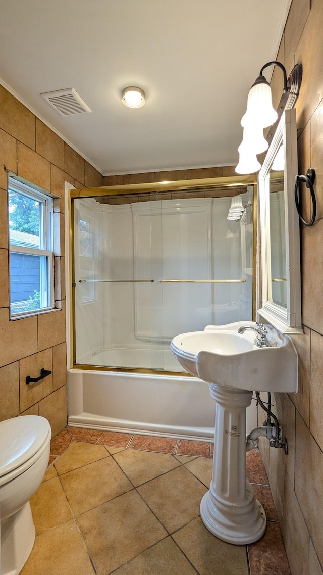 624 W Eastland St, Gallatin, TN 37066 - full bathroom featuring enclosed tub / shower combo, toilet, and tile patterned flooring