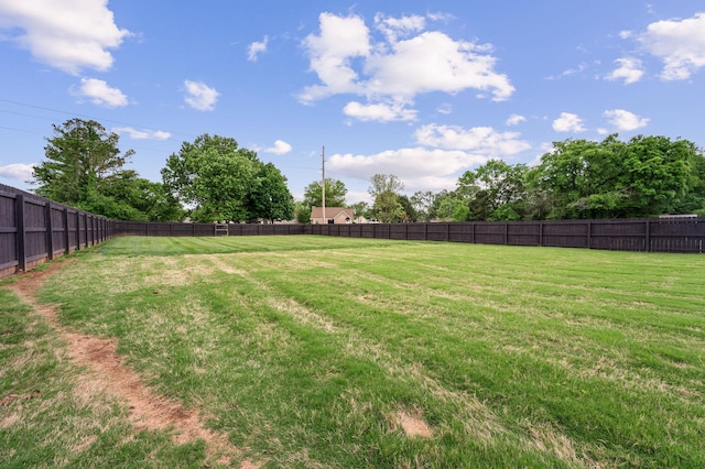 view of yard featuring a fenced backyard