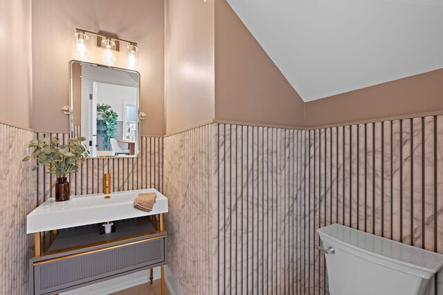 736 Douglas Ave, Nashville, TN 37207 - bathroom with lofted ceiling, wainscoting, toilet, and a sink