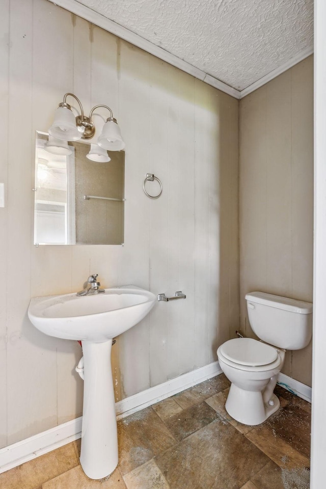 bathroom with toilet and a textured ceiling