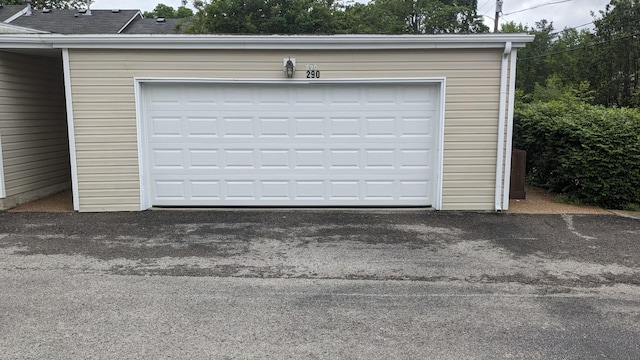 290 Lake Chateau Dr, Hermitage, TN 37076 - photo 2