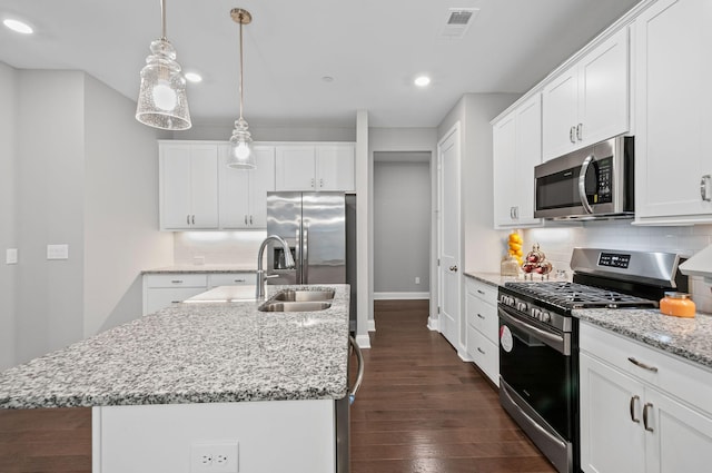 2131 Gunwale Mews, Franklin, TN 37064 - kitchen featuring appliances with stainless steel finishes, a center island with sink, dark wood finished floors, backsplash, and recessed lighting
