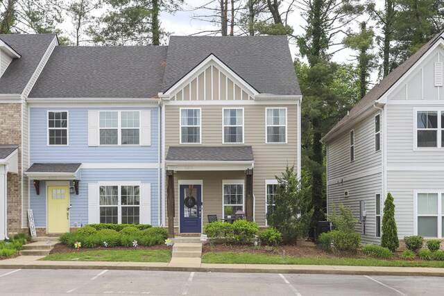2804 Sonoma Way, Columbia, TN 38401 - view of property with uncovered parking and a shingled roof