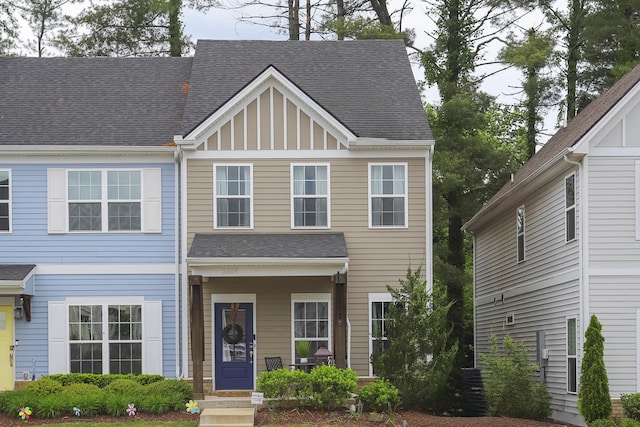 2804 Sonoma Way, Columbia, TN 38401 - view of front of house featuring board and batten siding and roof with shingles