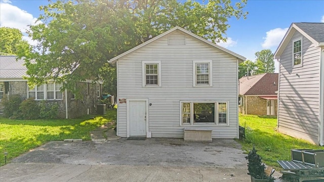 108 7th Ave S, Lewisburg, TN 37091 - back of property featuring a lawn and a patio