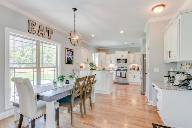 dining space featuring an inviting chandelier, ornamental molding, light wood-type flooring, and recessed lighting