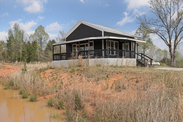 view of front facade featuring metal roof and covered porch