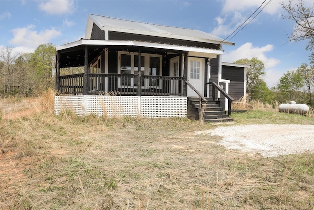 view of front facade featuring metal roof and covered porch