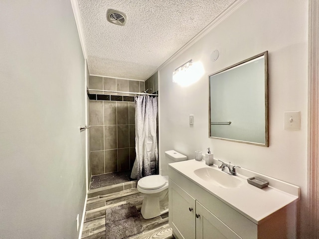 full bath featuring toilet, vanity, a textured ceiling, visible vents, and a tile shower