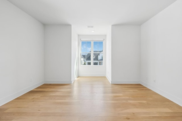5734 Willoughby Way, Murfreesboro, TN 37129 - empty room featuring light wood-type flooring, baseboards, and visible vents