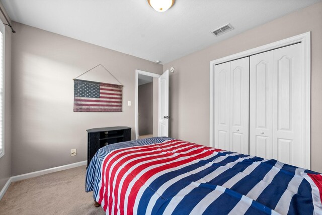 3144 Holly Pt, Clarksville, TN 37043 - bedroom with a closet, visible vents, baseboards, and carpet floors